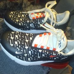 Nike Air 270 Size 6-8 