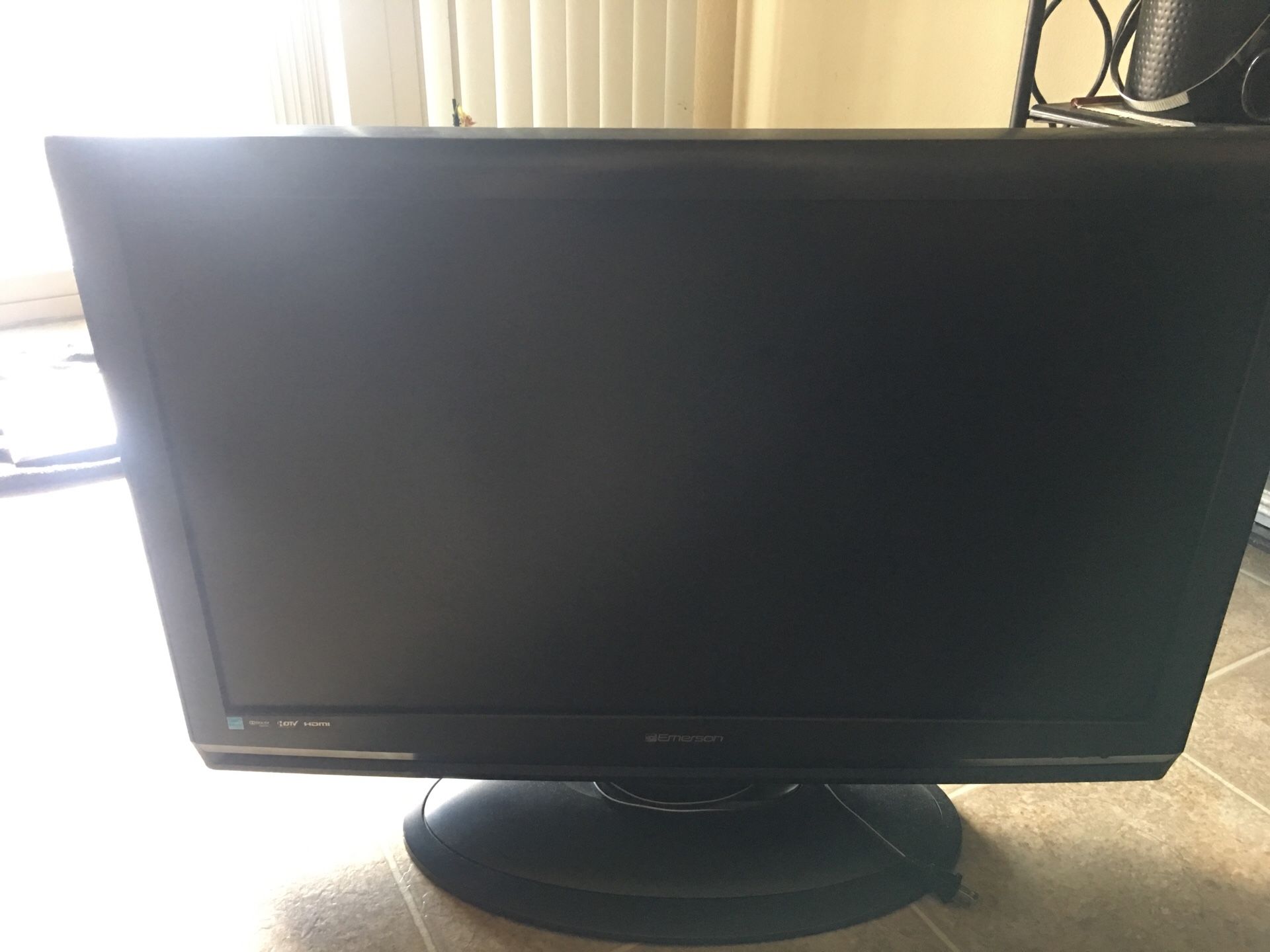 Emerson HD (Dolby Digital) 32 inch TV