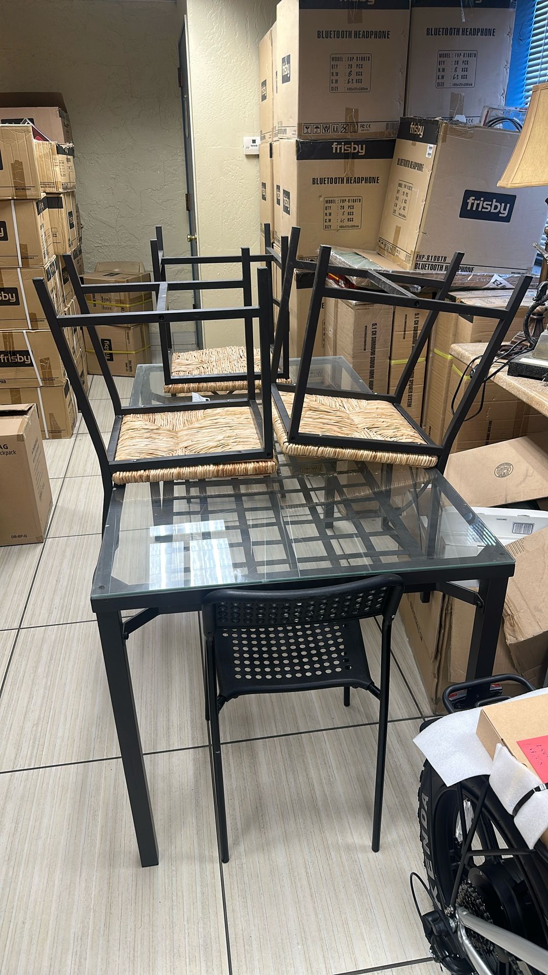 Dining Table With Glass Surface And 5 Chairs
