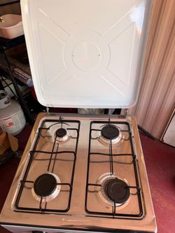 4-Burner Gas Stove with Lid
