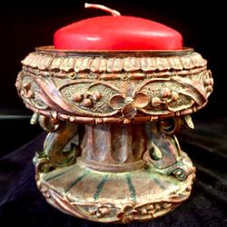 Set 2 beautiful composite candle holders H4xW4.5 inch LbsSet 4.1 Heavy Composite decorative candle holder in excellent condition  Candles NOT included