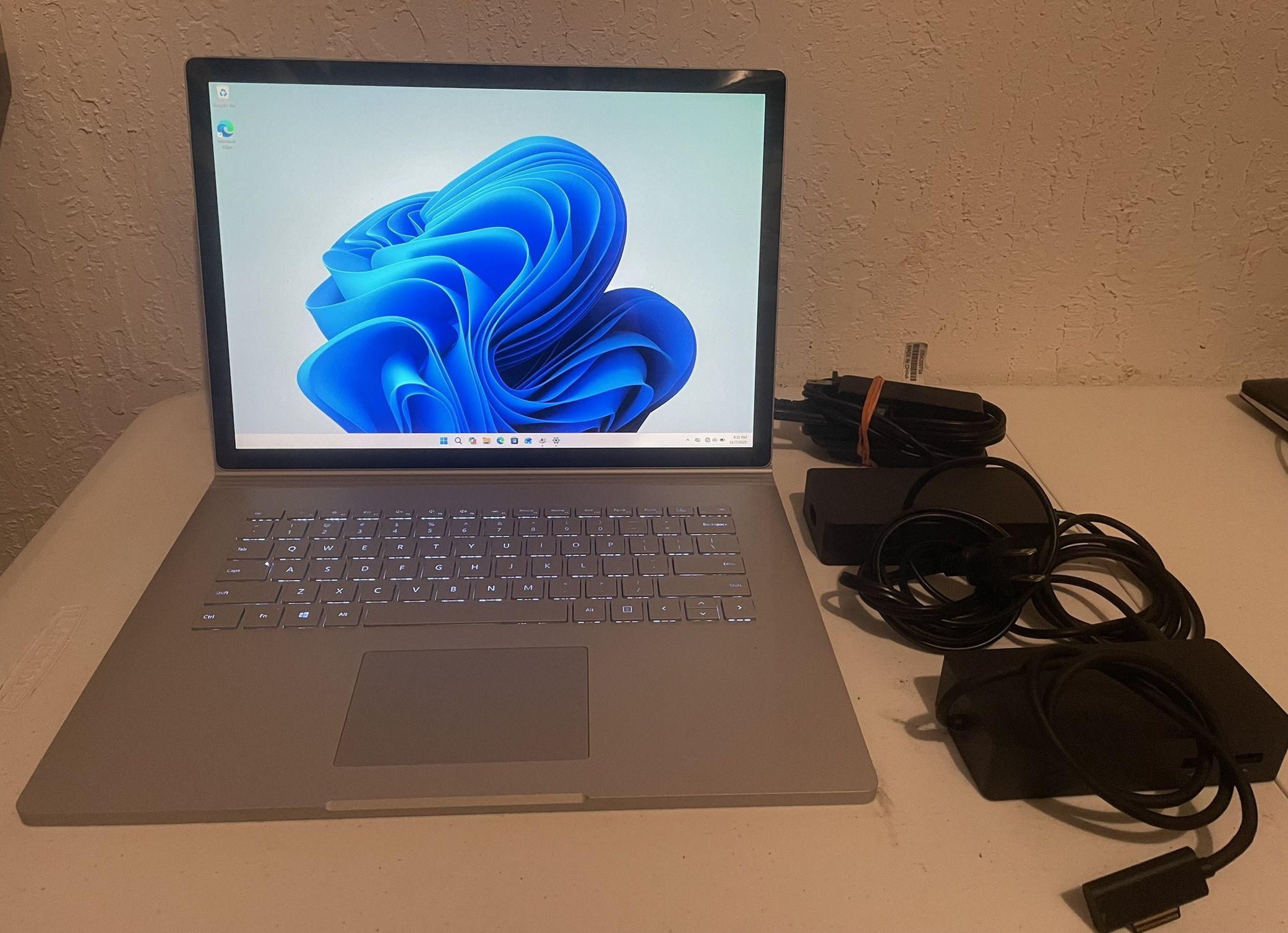 Microsoft Surface Book i7 2-in-1 Tablet Laptop PC