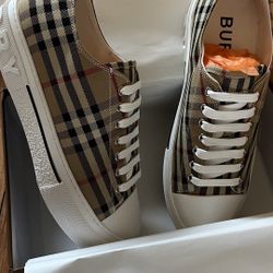 Burberry sneakers 