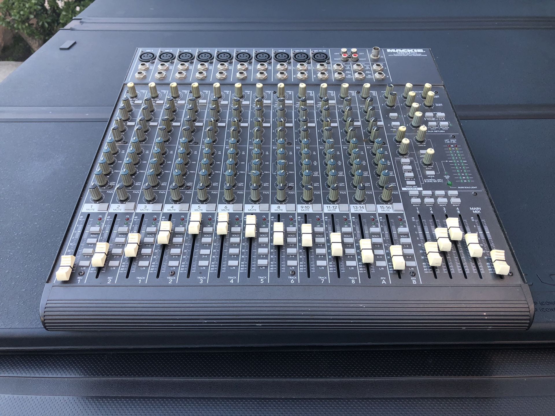 Mackie mixer 1642VLZ Pro 16 Channel mic/line for Sale in Los Angeles