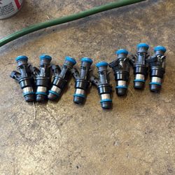 99-06 gm V8 Fuel Injectors 