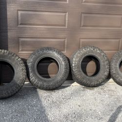 35x12.50r17