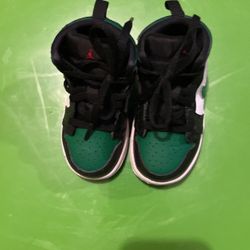 Jordan 1Mid Boy/Girl 7c Black 