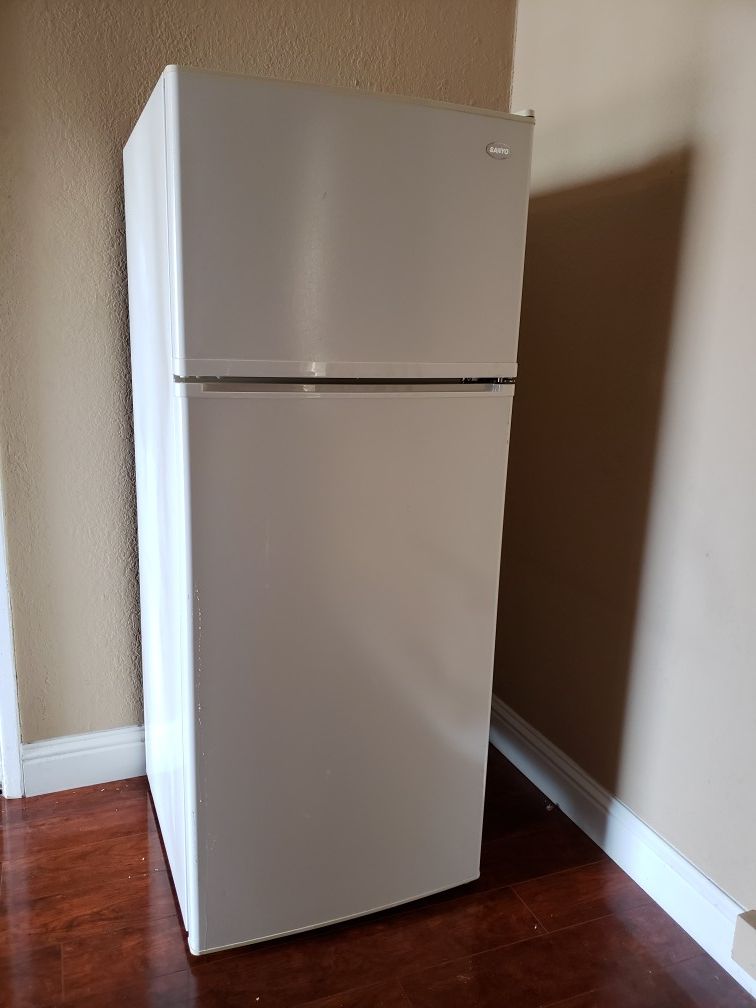 Sanyo Apartment Size Refrigerators.. Delivery Available