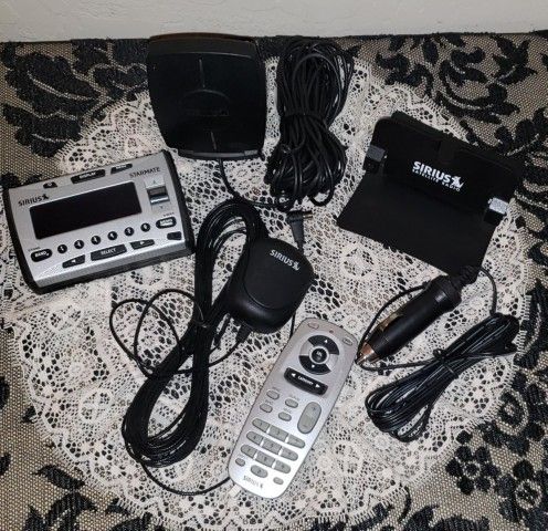 X6 NEW WITHOUT BOX SIRIUS STARMATE SATELLITE RADIO REMOTE ANTENNA CAR CHARGER HOME STAND SET