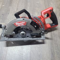 Milwaukee
M18 FUEL 18V Lithium-Ion Cordless 7-1/4 in. Rear Handle Circular Saw (Tool-Only)