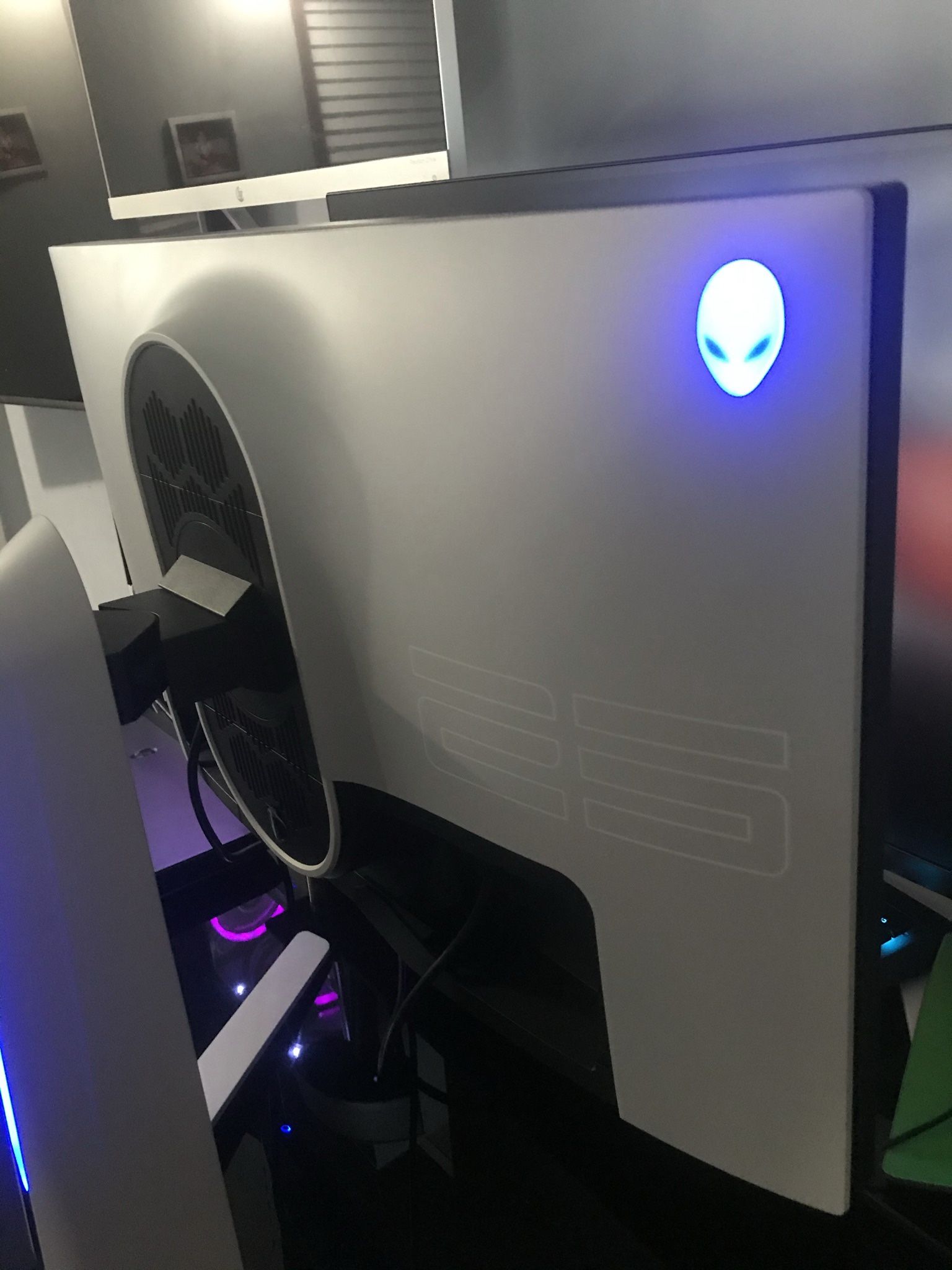 AlienWare 25β Gaming Monitor 240hz πΎπ« FIRM $175 π‘