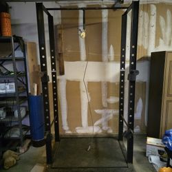 Power Rack With Safety Bars And A Pulley