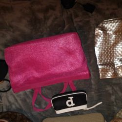 Selling These Purses There In Amazing Condition 