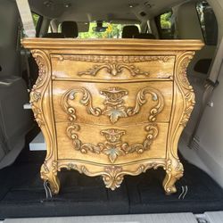 They don’t make them like this anymore. Absolutely beautiful piece delivery available for a fee curbside drop off New Jersey only