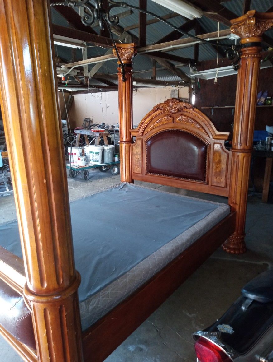 Queen Size Canopy Bed W/ Iron Canopy Rails