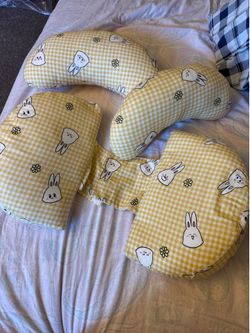 Bunny Pattern Pregnancy Pillow Set