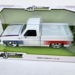 WHITE CHEVROLET C-10 1/24 SCALE 