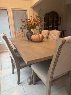 Dining room set (6) chairs