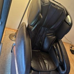 Cozzia Massage chair