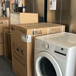 New LG 5.0 cu. ft. Mega Capacity Front Load Washer with 7.4 Cu.ft Gas dryer Set