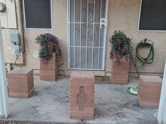 Cement display pillars