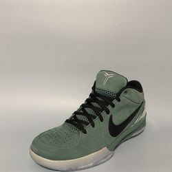Nike Kobe 4 “Girl Dad” Size 9.5 Mens