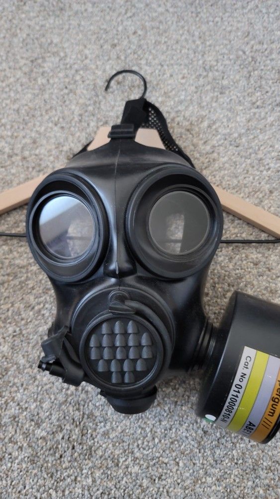 Mira CM-7M Military Gas Mask w/ 40mm canister 