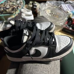 NIKE TENNIS SHOES FOR MEN OF WOMEN - Size 6.5 - No Low Ball - Good Condition 