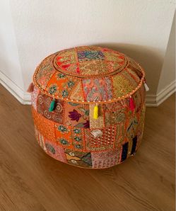 Ottoman 🔺H 18”Diameter 22”🔺