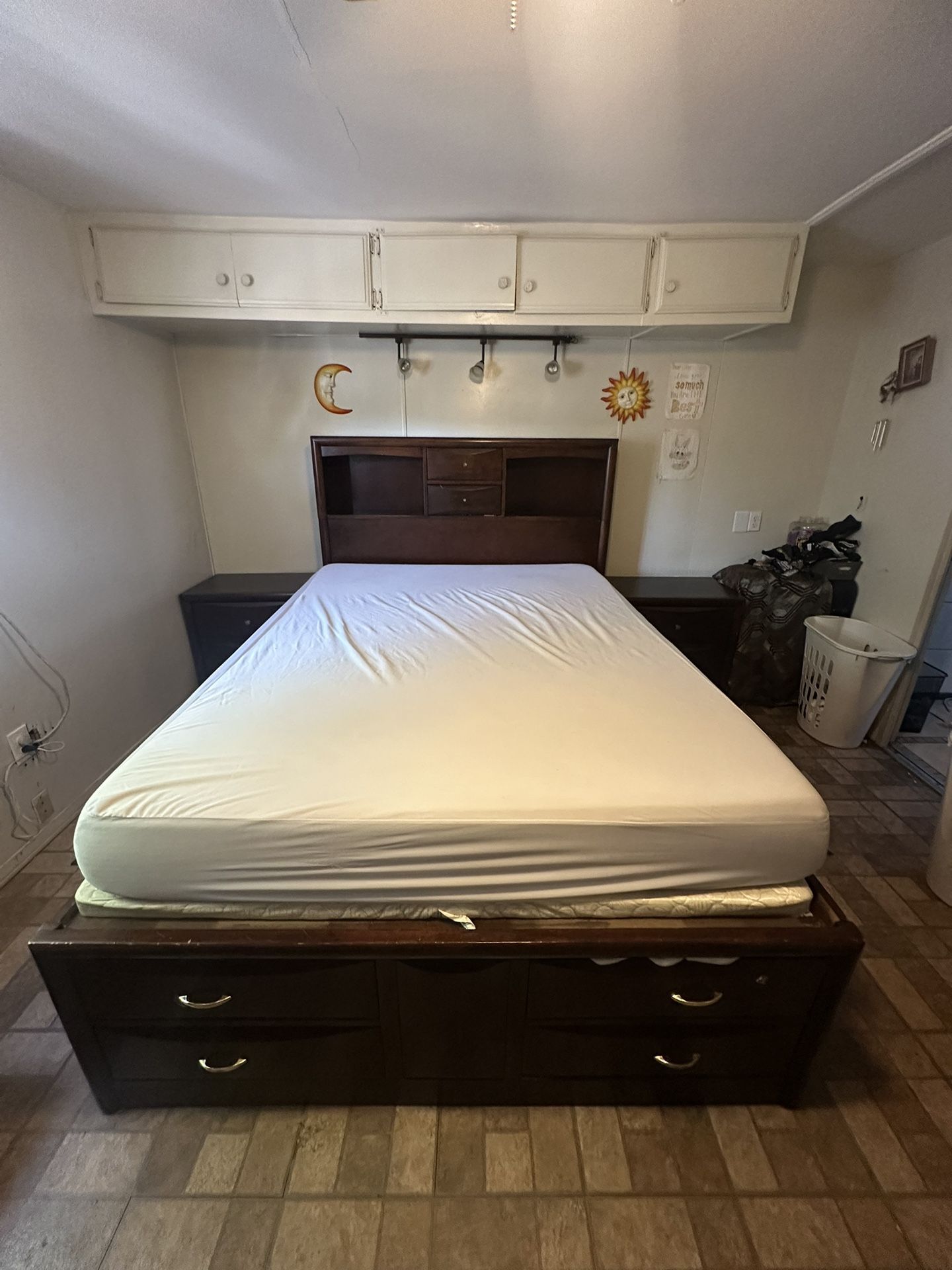 QUEEN Wood Bed Frame With Bed Side Tables 