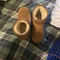 Mini SHORT Ugg Boost Sz 7$25