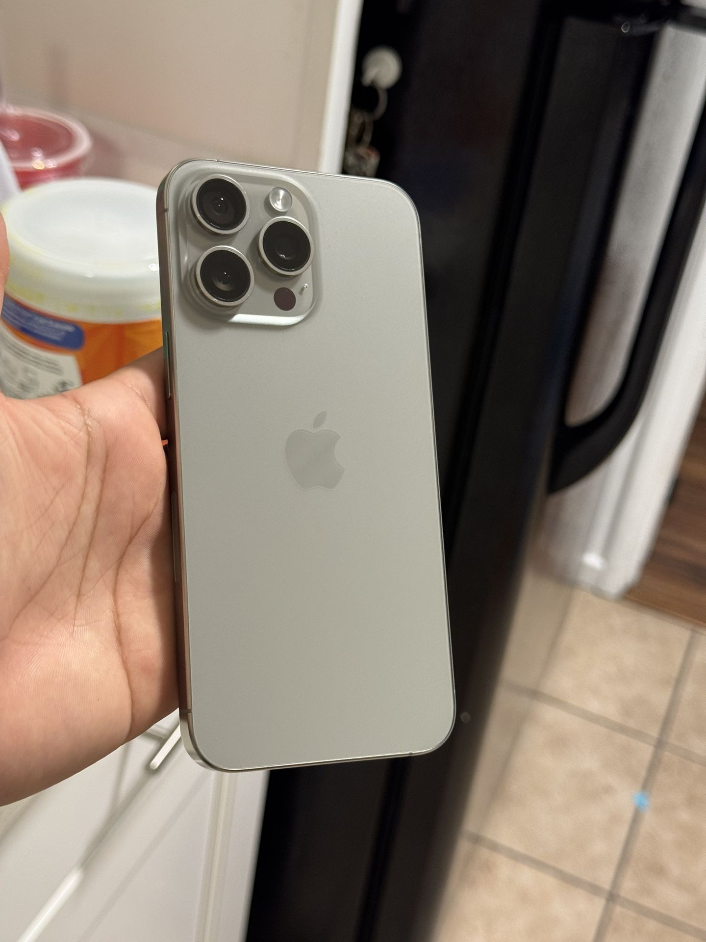 iPhone 15 Pro Max 256GB Like NEW - Unlocked 