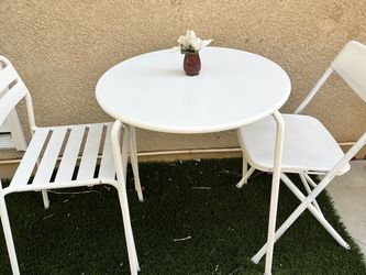 Small Bistro table and chairs