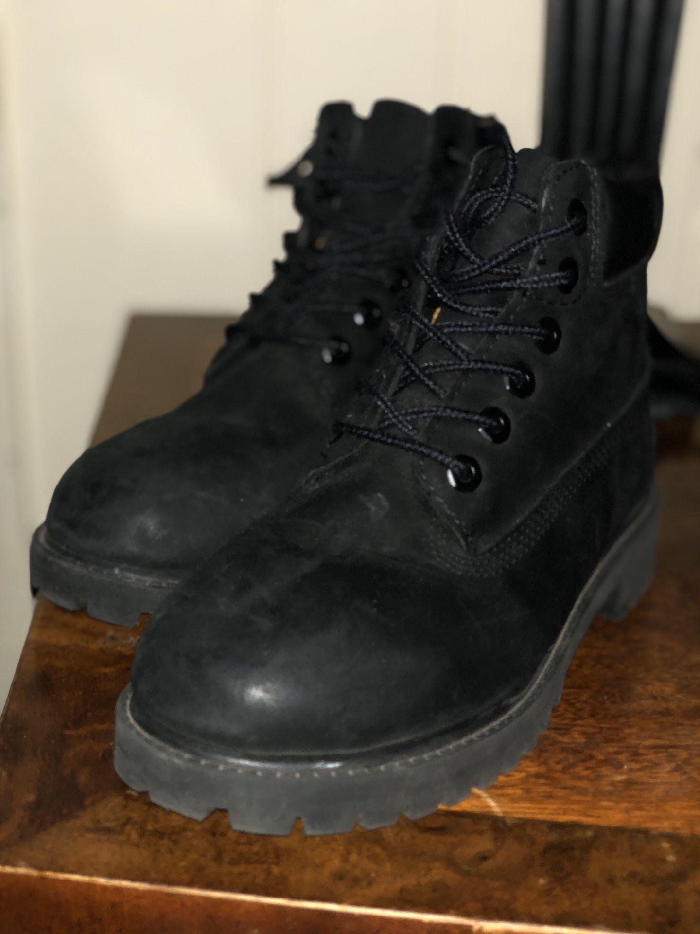 Almost New Black Timberland’s for Kids size 1