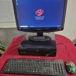 DESKTOP COMPUTER