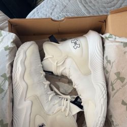 Under Armour Volleyball Shoes size 8