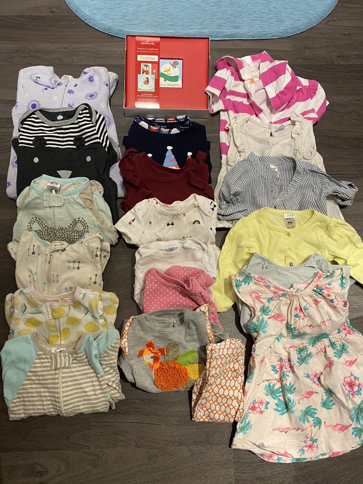 Baby girl clothes 6-9 month + hangers