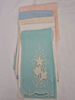 Vintage Linen Fingertip Guest Towels