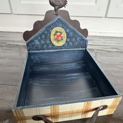 vintage farmhouse-style wooden napkin tray  ( Farmhouse Rooster Decor)