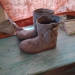 UGG SZ 8