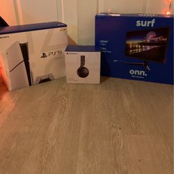 PS five PlayStation gave me headset on 24 inch monitor