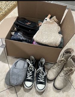 Lots of women clothing size small
