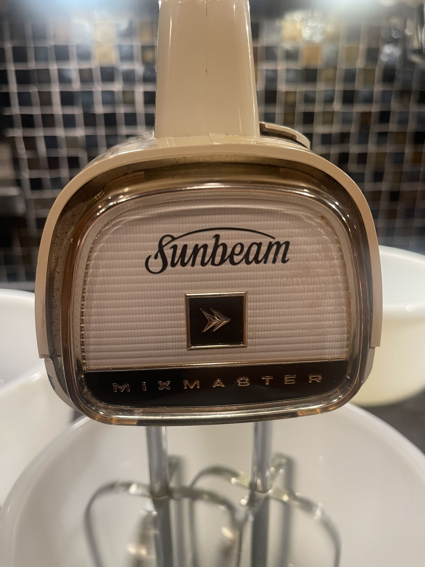 Vintage Sunbeam Mixmaster w/Beaters & Juicer - Oberman Auctions