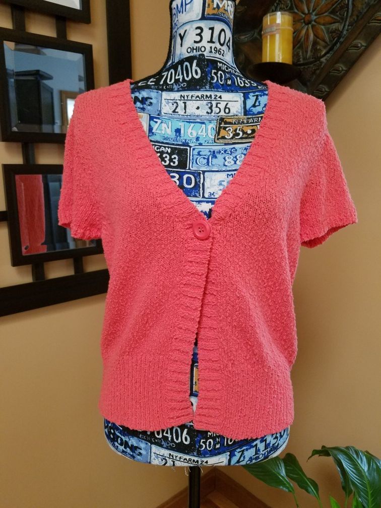 NY&CO CORAL SHORTSLEEVE ONE BUTTON CARDIGAN