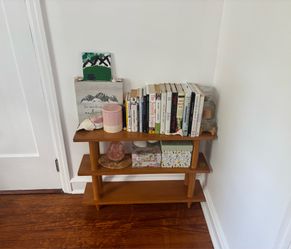 RETRO BOOKSHELF