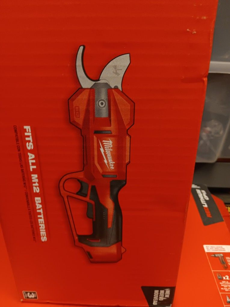 Milwaukee M12 Brushless Pruning Shears. Tool-Only