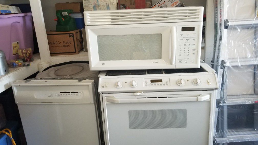 Appliances- Oven, Microwave, Dishwasher (will sell as set or separately) (OBO)