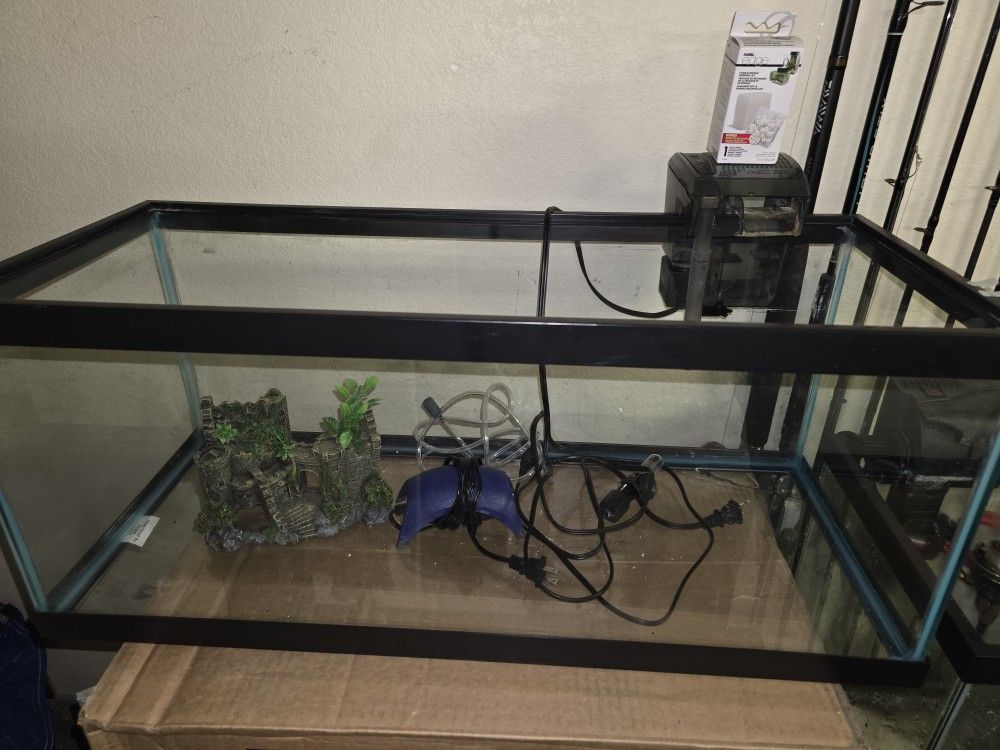 20 Gallon Long Aquarium 