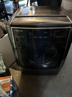 LG Signature 9.0 c.f. Dryer