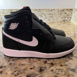 Air Jordan 1 Retro High Black Sneakers